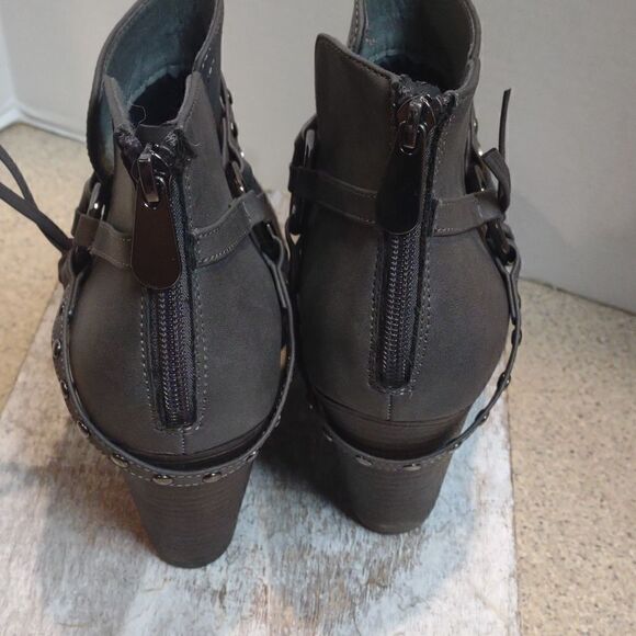 👍 Western Dominique Nicole Size 10 Grey Booties Harness Studded A14 - Picture 3 of 5